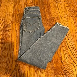 721 Woman’s High Rise Skinny Jeans Size 24